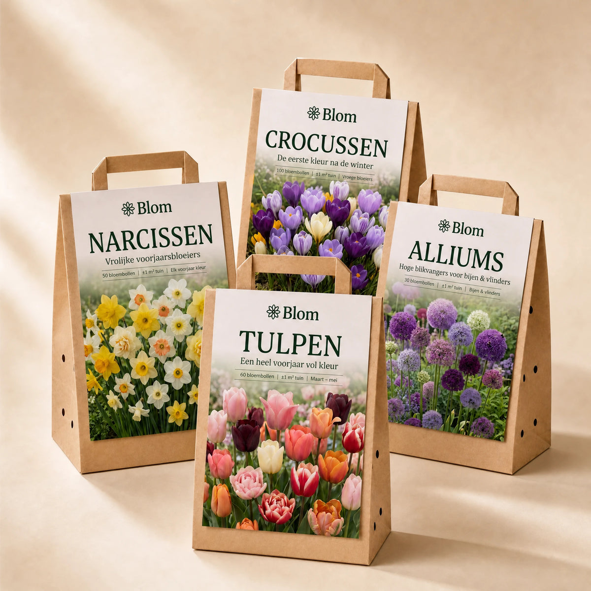 De vier Bloementuin-zakken naast elkaar: Narcissen, Crocussen, Tulpen en Alliums, elk goed voor ongeveer 1 m² tuin